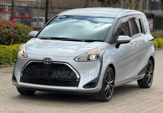 Toyota Sienta 2020 Silver