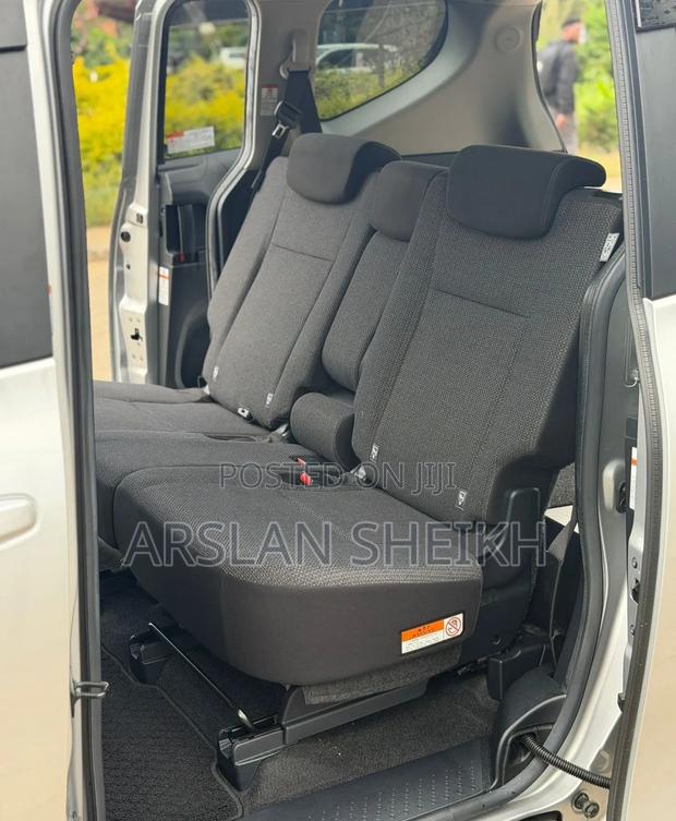 Toyota Sienta 2020 Silver