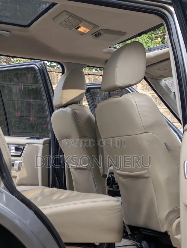 Land Rover Discovery 2010 Gray