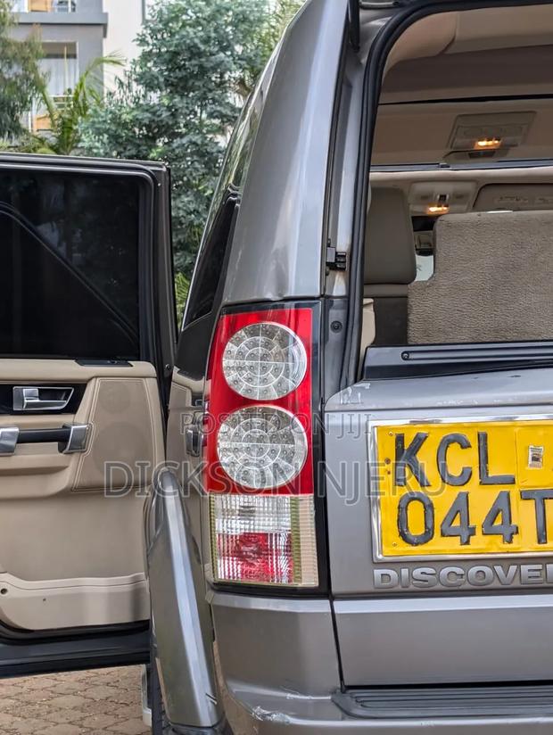 Land Rover Discovery 2010 Gray