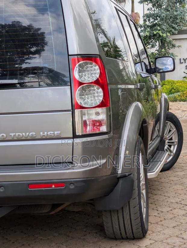 Land Rover Discovery 2010 Gray