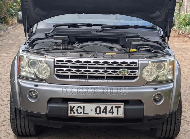 Land Rover Discovery 2010 Gray
