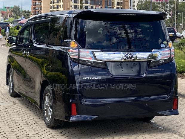 Toyota Alphard 2018 Blue
