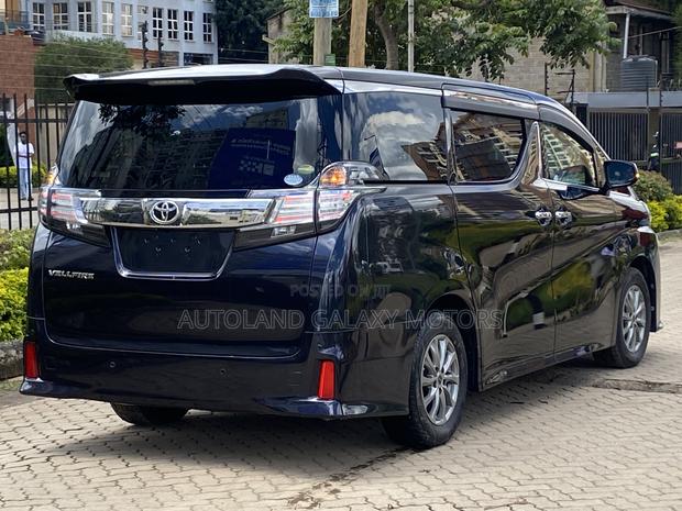 Toyota Alphard 2018 Blue