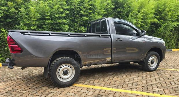 Toyota Hilux 2020 Gray