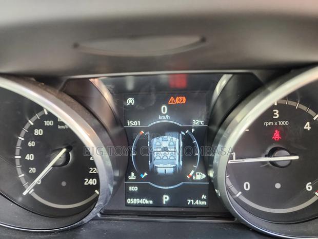 Land Rover Discovery Sport 2018 White