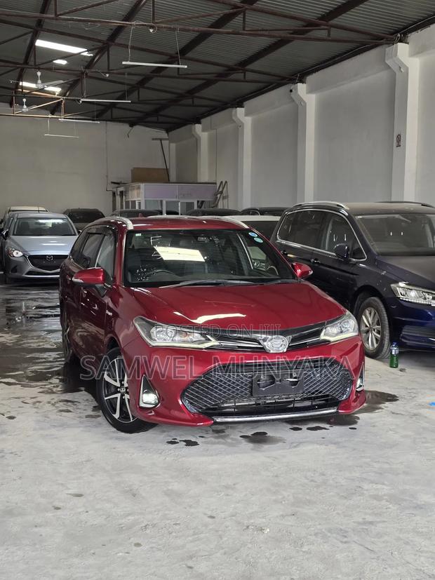 Toyota Corolla Fielder 1.5 Hybrid FWD 2019 Red
