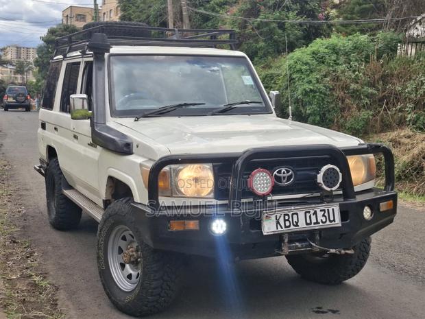 Toyota Land Cruiser 2011 Beige