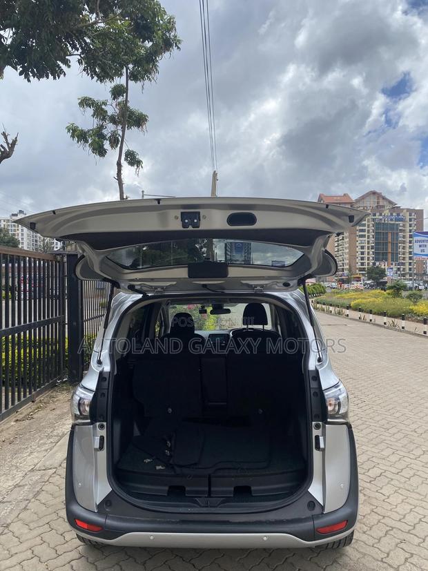Toyota Sienta 1.5 Hybrid FWD 2020 Silver