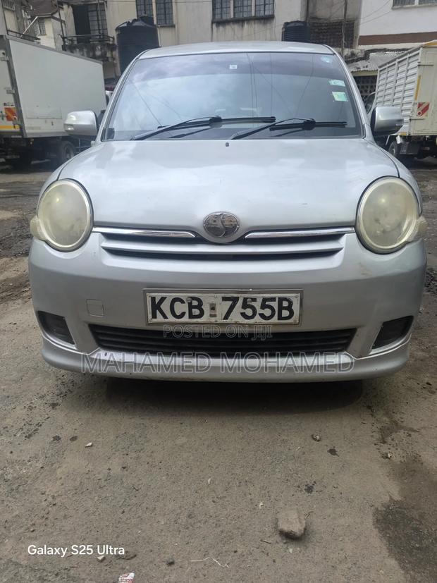 Toyota Sienta 2007 Silver