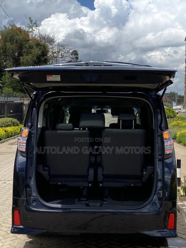 Toyota Alphard 2018 Blue