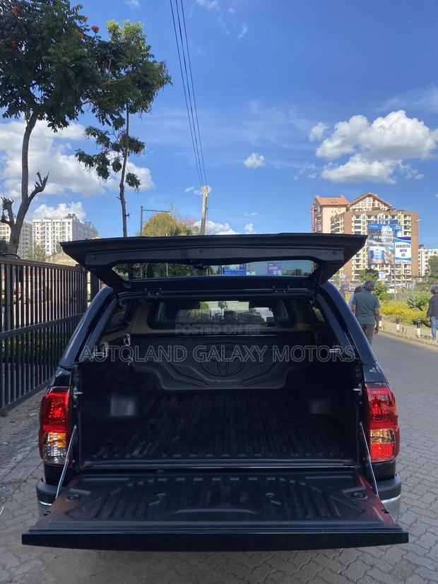 Toyota Hilux 2019 Black
