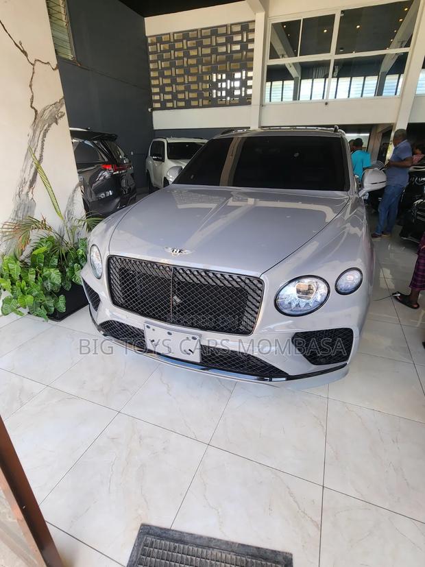 Bentley Bentayga 2023 Gray
