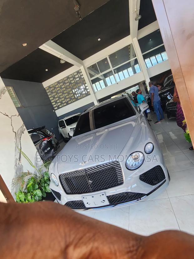 Bentley Bentayga 2023 Gray
