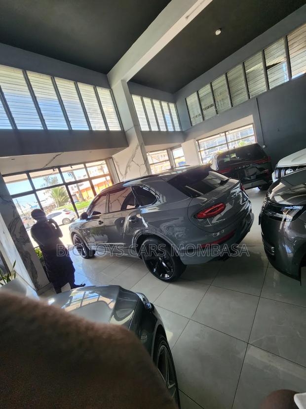 Bentley Bentayga 2023 Gray