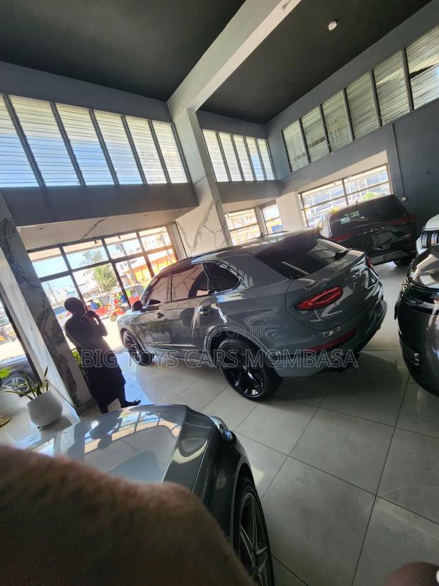 Bentley Bentayga 2023 Gray