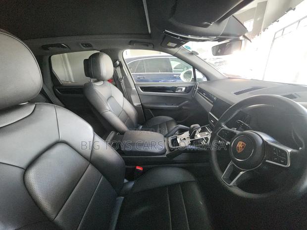 Porsche Cayenne 2019 White