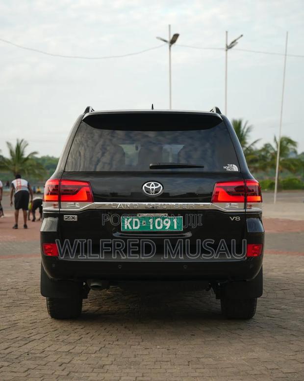 Toyota Land Cruiser 2018 Black
