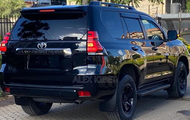 Toyota Land Cruiser Prado 2.8 2021 Black