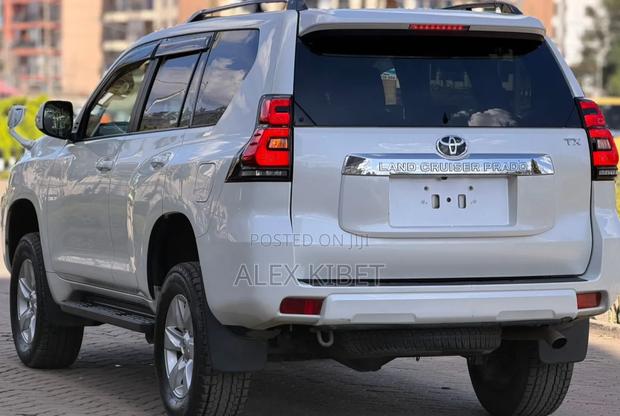 Toyota Land Cruiser Prado 2.8 2020 White