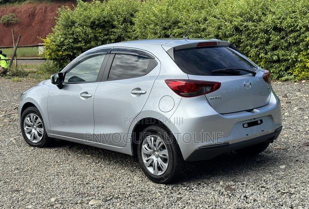 Mazda 2 2020 Silver