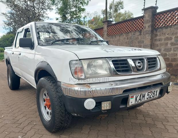 Nissan Hardbody 2000 White