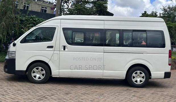 Toyota HiAce 2015 White