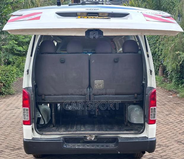 Toyota HiAce 2015 White