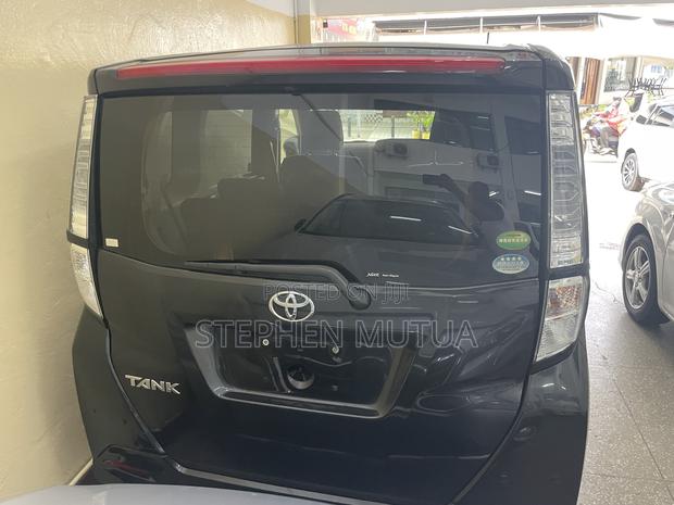 Toyota Tank 1.0 FWD 2019 Black