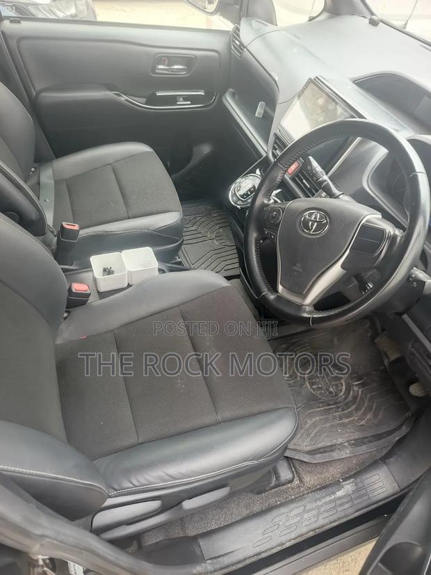 Toyota Noah 2019 Blue