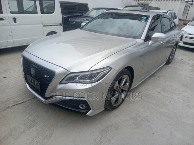 Toyota Crown 2019 Silver