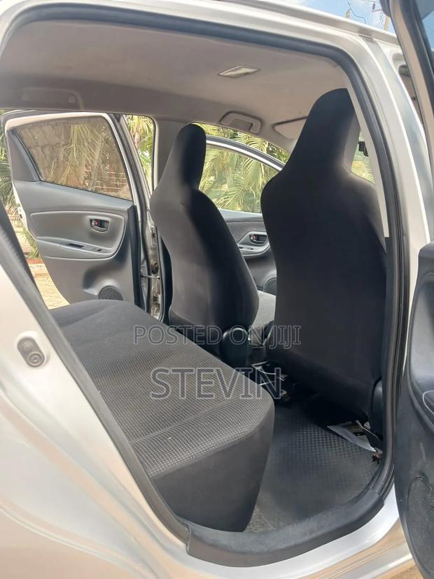 Toyota Vitz 2018 Silver