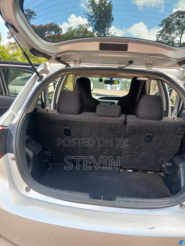 Toyota Vitz 2018 Silver