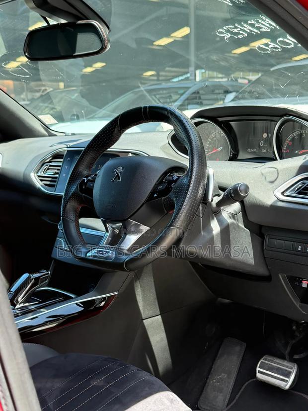 Peugeot 308 2018 Maroon
