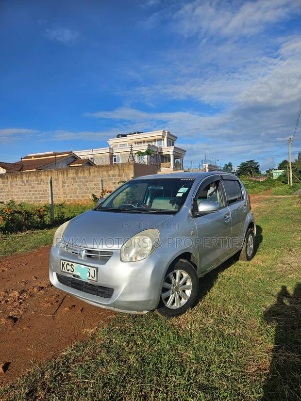 Toyota Passo 2011 Silver