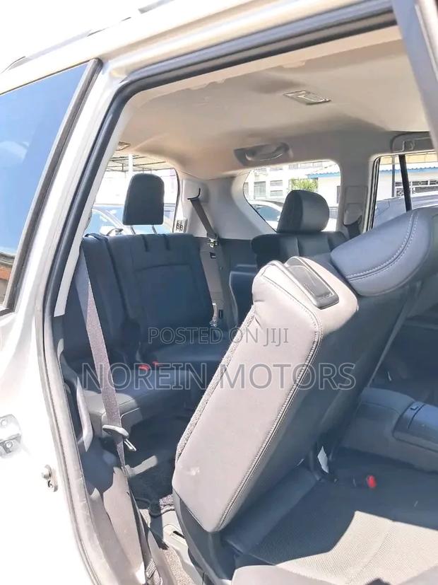 Toyota Land Cruiser Prado 2.8 2019 Silver