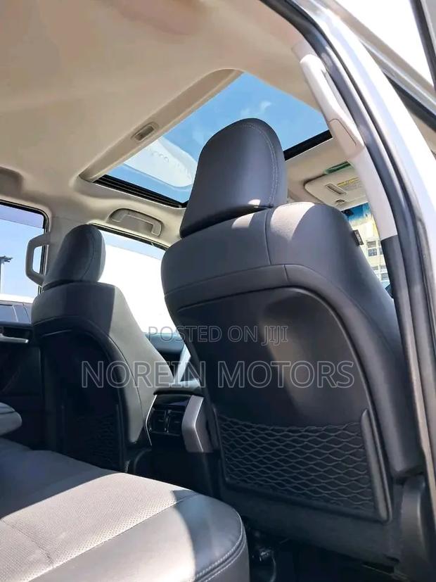 Toyota Land Cruiser Prado 2.8 2019 Silver