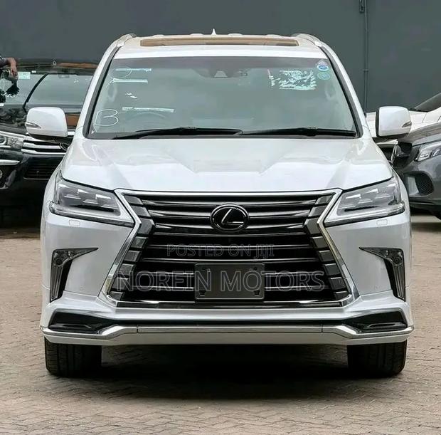 Lexus LX 570 AWD 2019 White