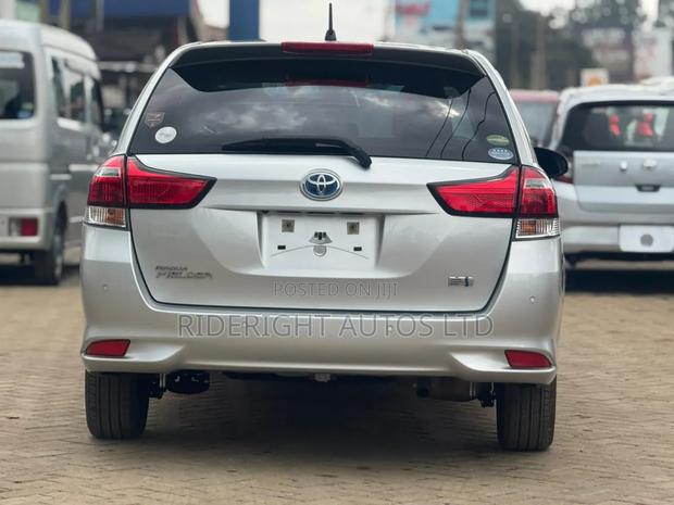 Toyota Corolla Fielder 2020 Silver