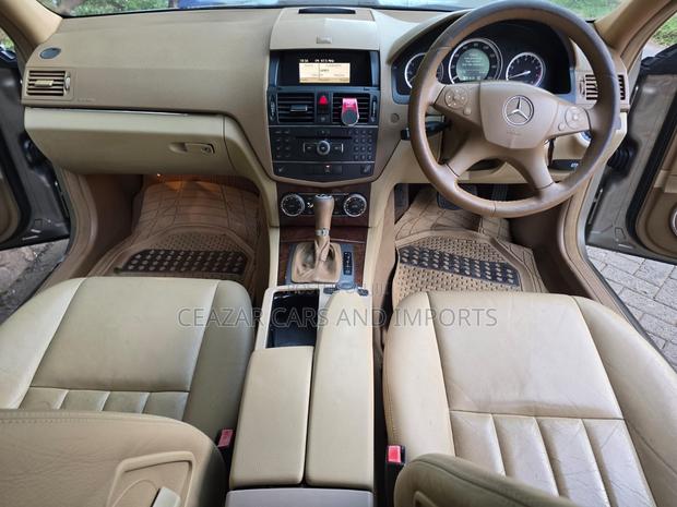 Mercedes-Benz C200 2007 Gold