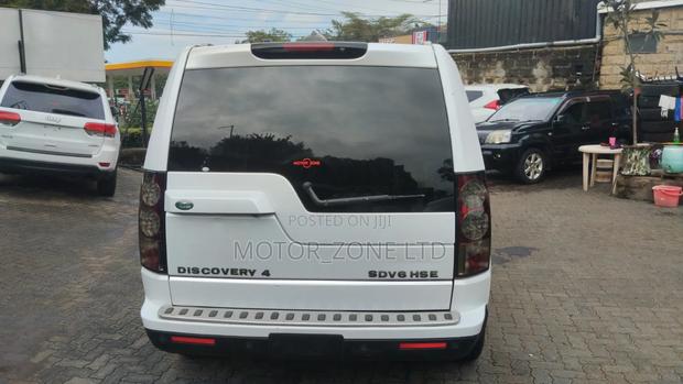 Land Rover Discovery 2013 White