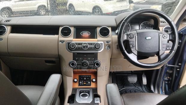 Land Rover Discovery 2013 White