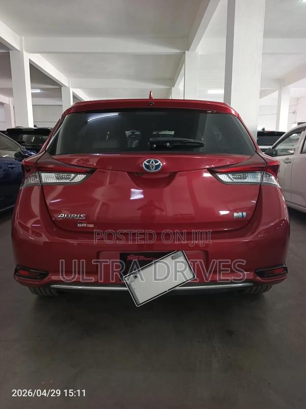 Toyota Auris 2019 Red