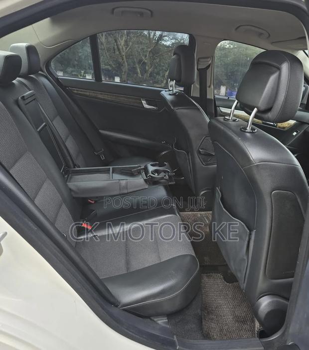 Mercedes-Benz C200 2009 White