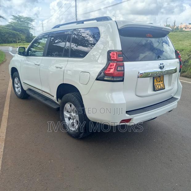 Toyota Land Cruiser Prado 2.8 2017 White