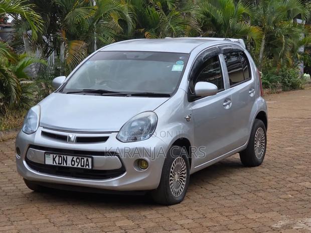 Toyota Passo 1.0 FWD 2016 Silver