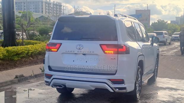 Toyota Land Cruiser LC300 2023 White