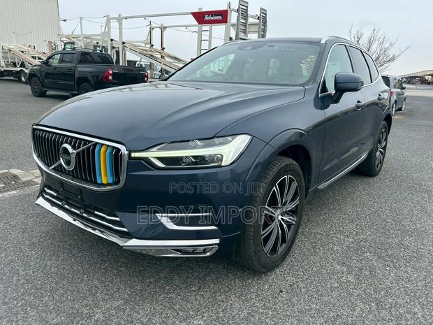 Volvo XC60 T5 Momentum AWD 2019 Blue