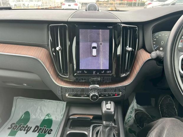 Volvo XC60 T5 Momentum AWD 2019 Blue