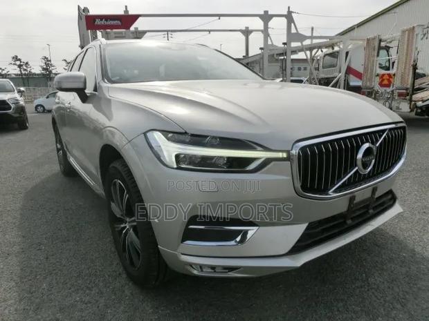 Volvo XC60 T5 Momentum AWD 2019 Beige